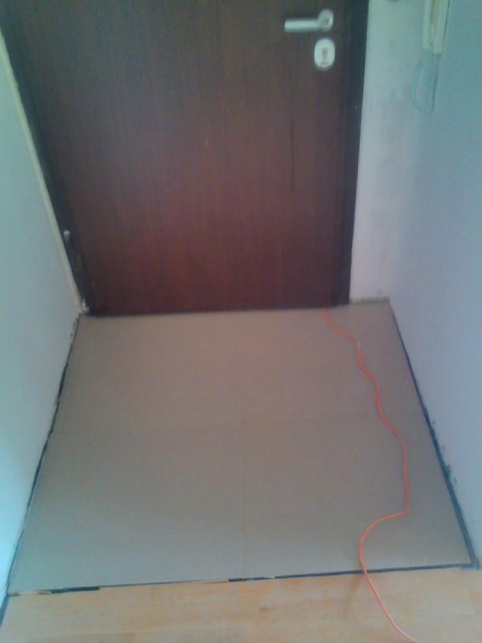 Монтаж плочки пред входна врата