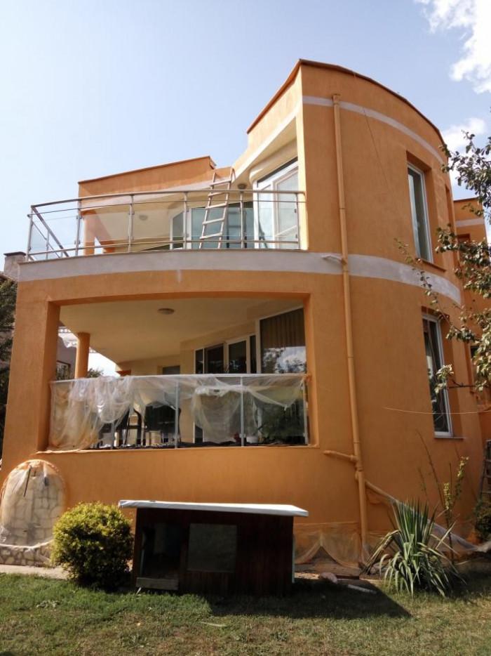 Боядисване на къща в Горна Баня