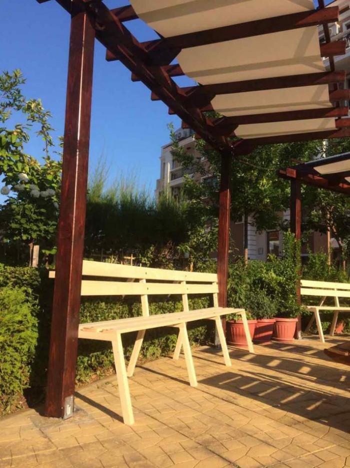 Пергола с пейки