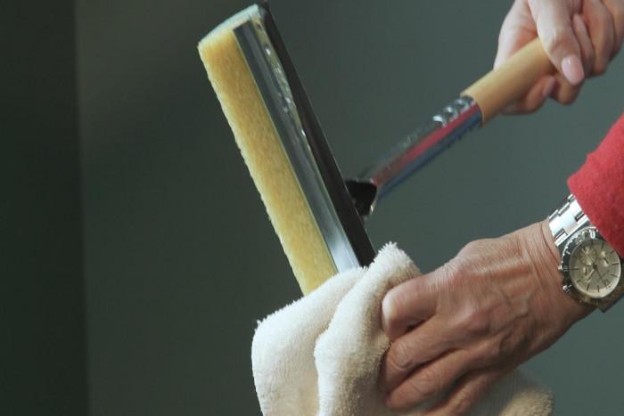 Почистване на прозорците със сапунен разтвор