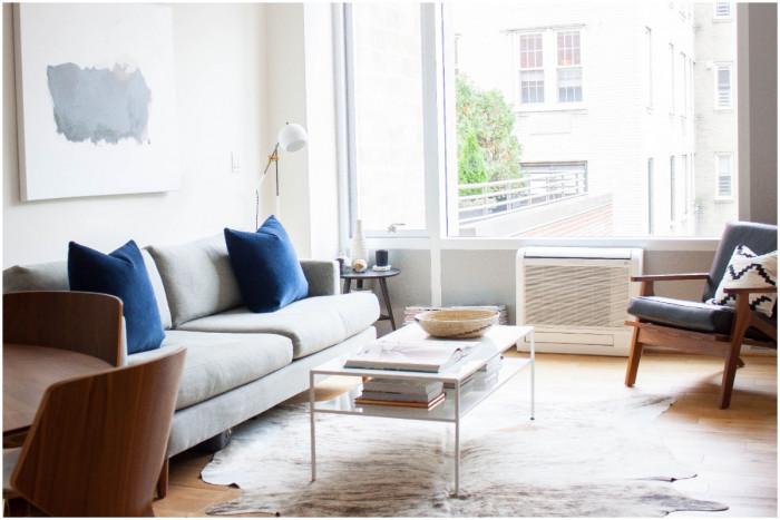 Диванът - удобен и практичен кът за семейните и приятелски събирания