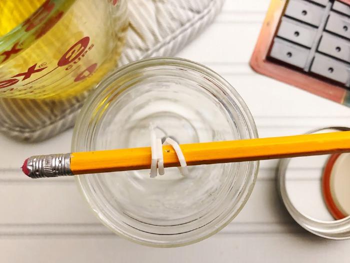 Стъпка 3: Поставете фитила