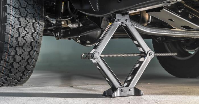 Стъпка 3: Време е да повдигнете автомобила