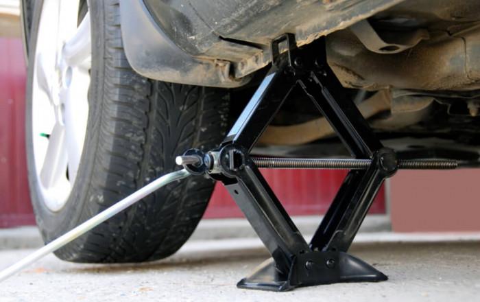 Стъпка 8: Заменете старата гума с нова