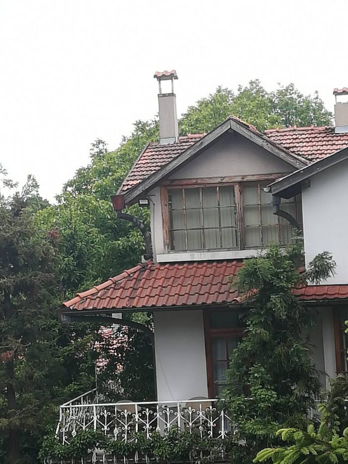 Покрив с навес