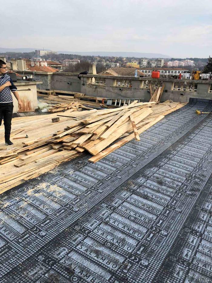 Полагане на битомна хидроизолация на покрив