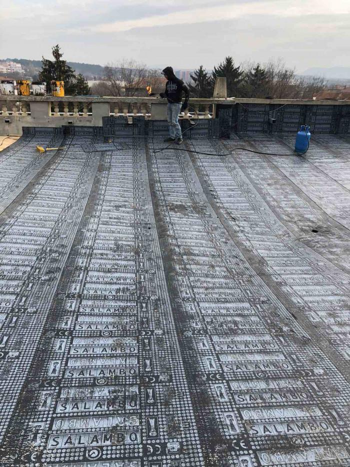 Полагане на битомна хидроизолация на покрив