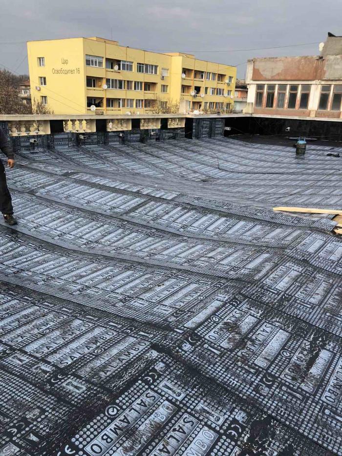 Полагане на битомна хидроизолация на покрив