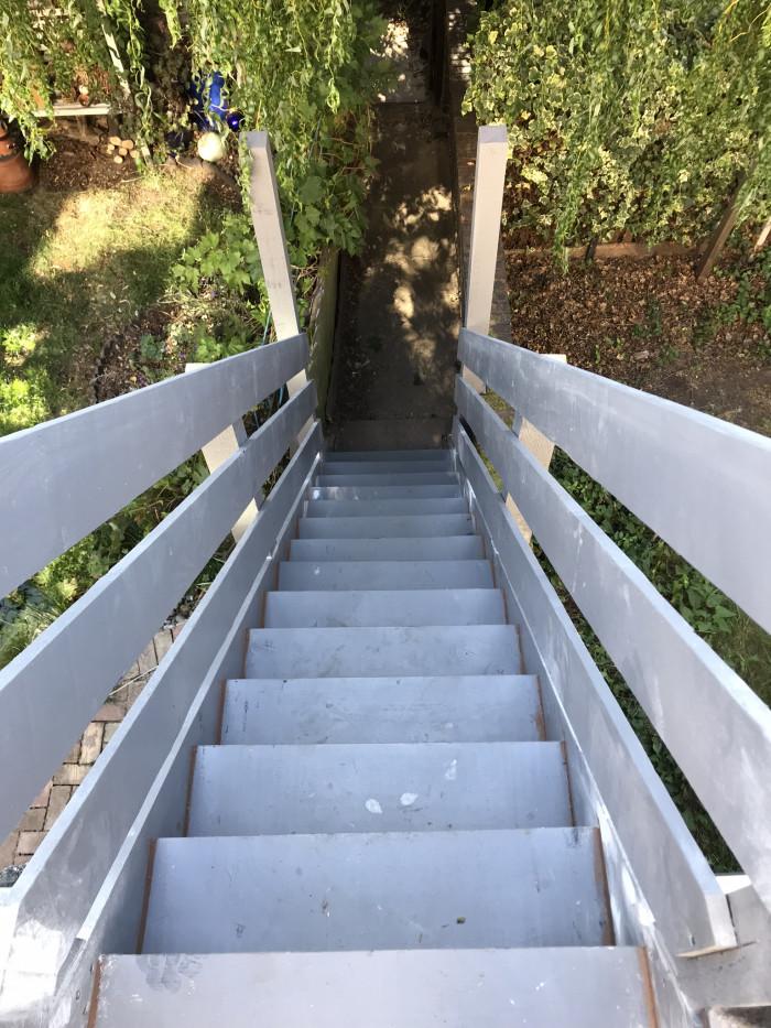 Подмяна на старо дървено стълбище.