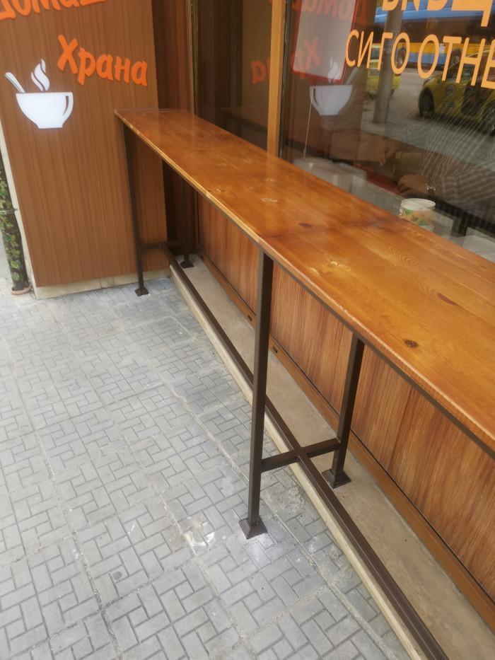 плот пред заведение