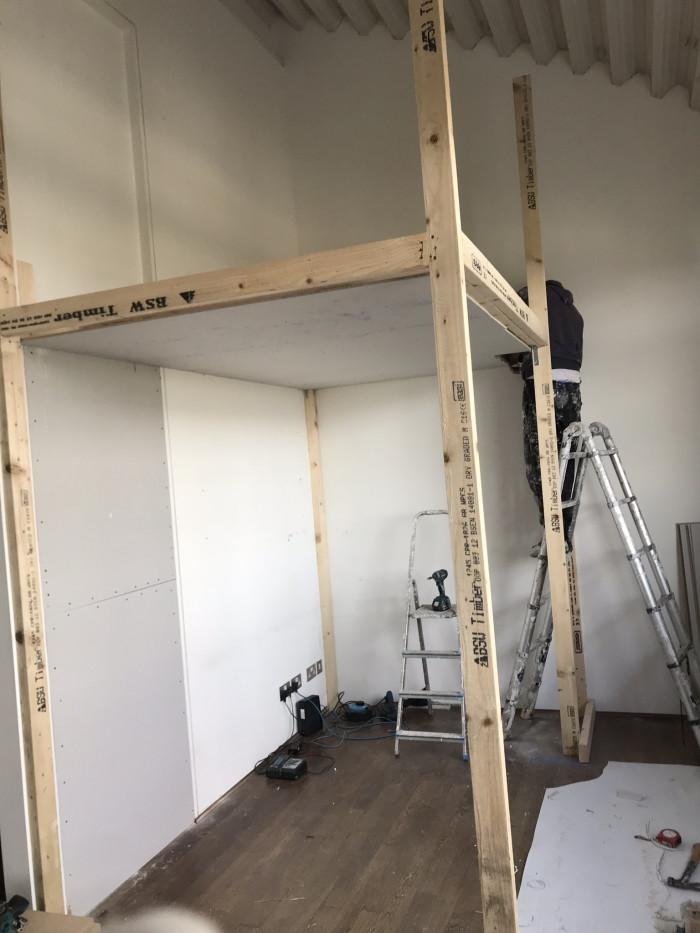 Изграждане на офис със спалня вътре в мезонет