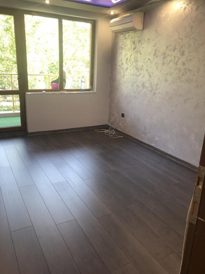 Монтаж на паркет и первази