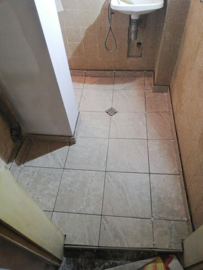 Под на баня