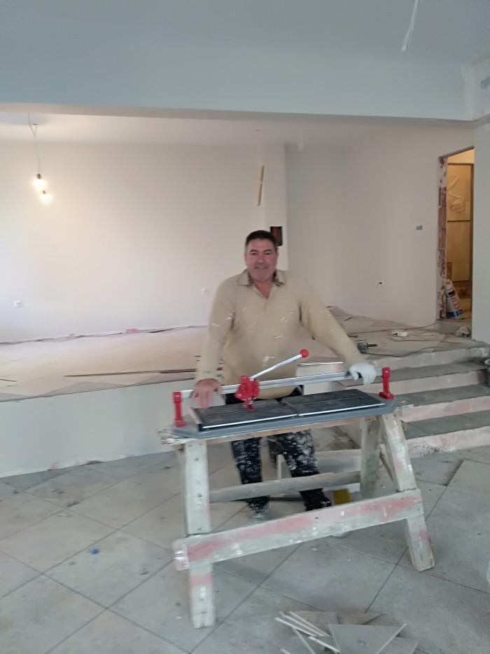 Магазин на 2 нива с баня