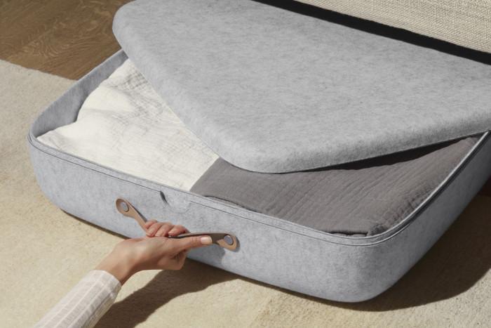 В кутии или куфари под леглото