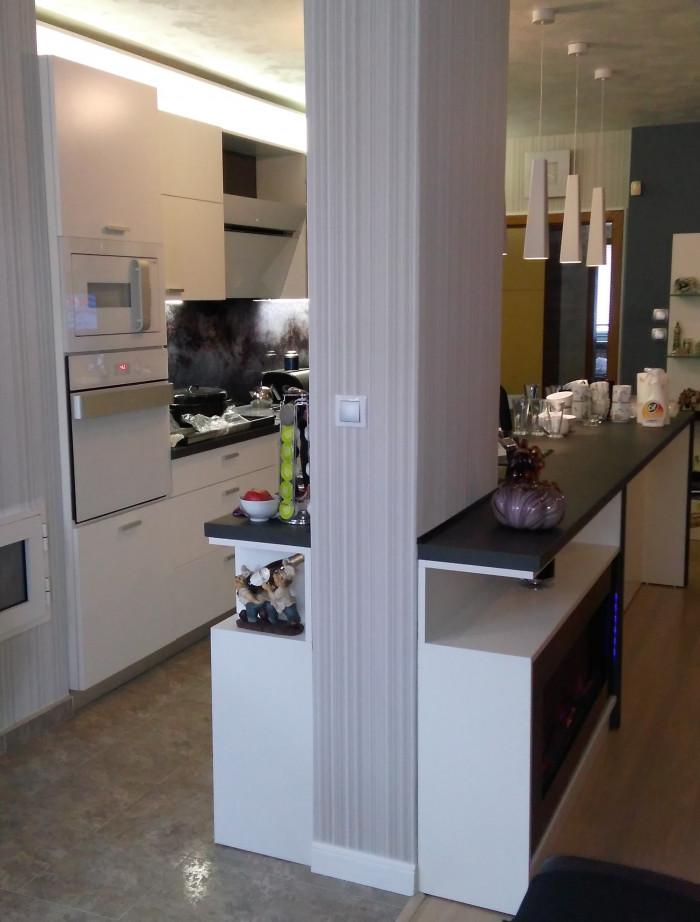 Кухня с декоративна камина _33