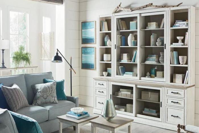 Повече мебели в стаята