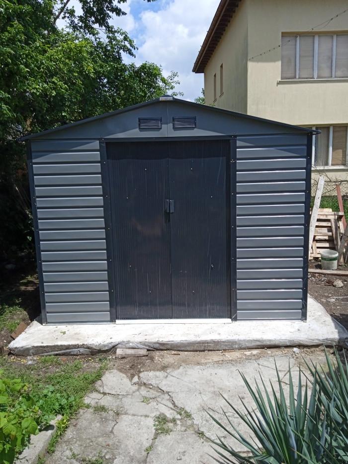 Метална барака за инструменти.