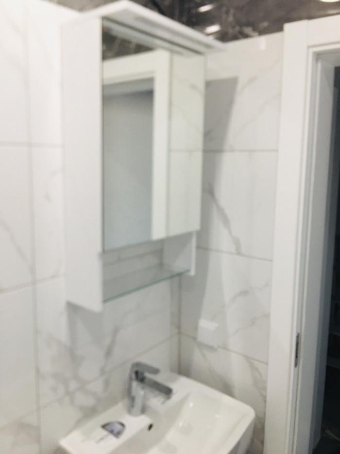 Мивка и шкаф с огледало