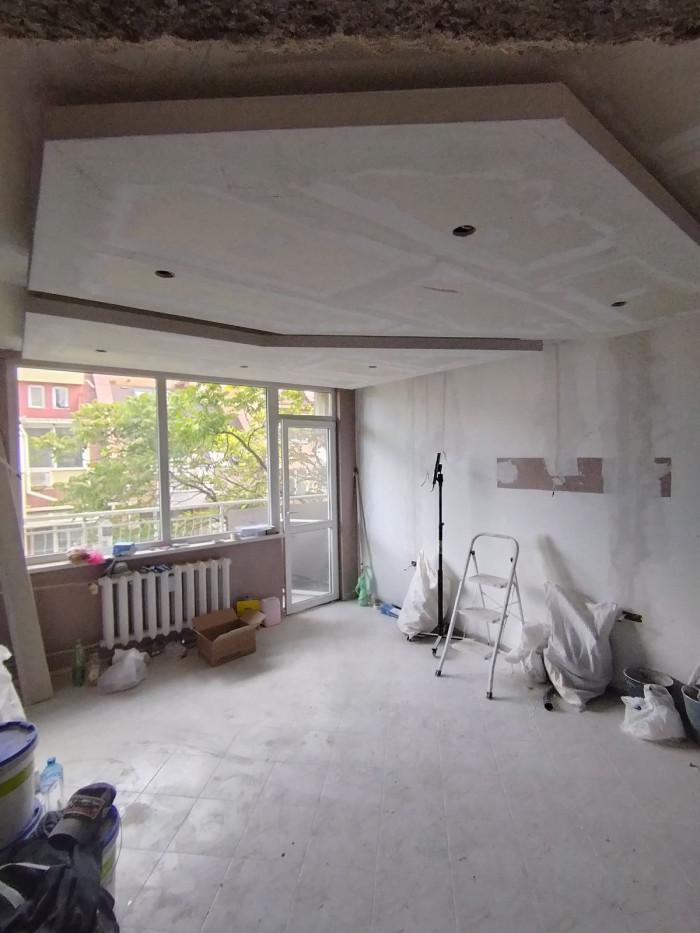 Шпакловани окачени тавани със скрито осветление