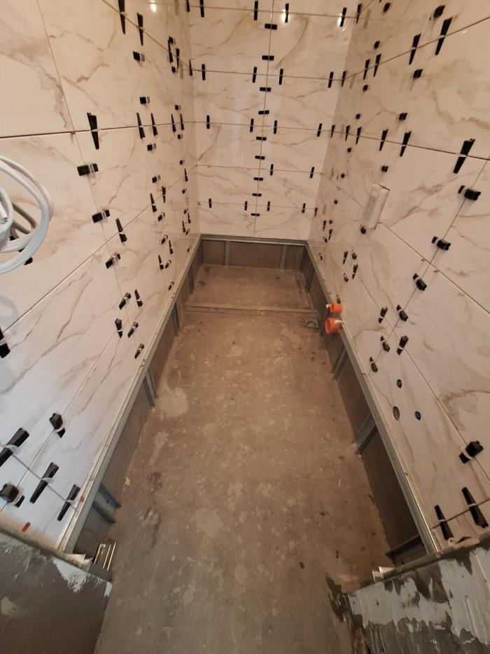 Направа на под и плочки по стените