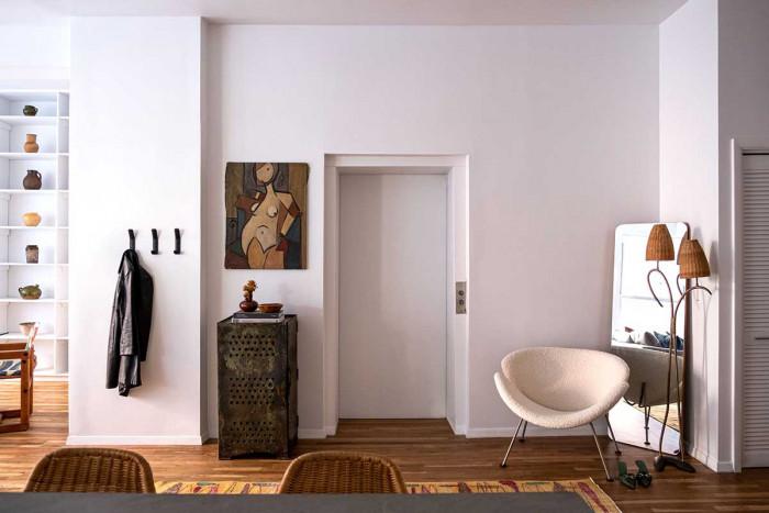 Первазът в коридора