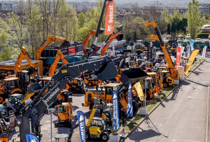 Едрогабаритната строителна техника е фокусът на АТЕСТ Експо