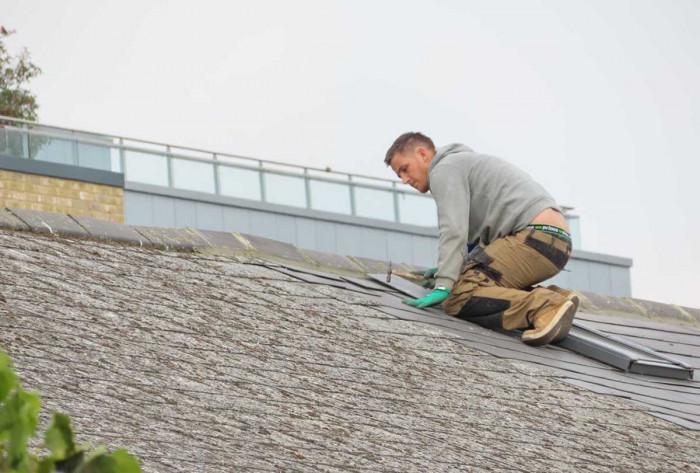 Влагата, която прониква през тавана