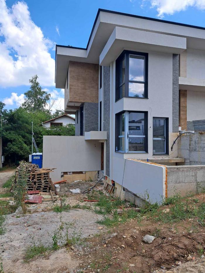 IMG-83a18b66f8d897dd02feb2b5fb13f62f-V