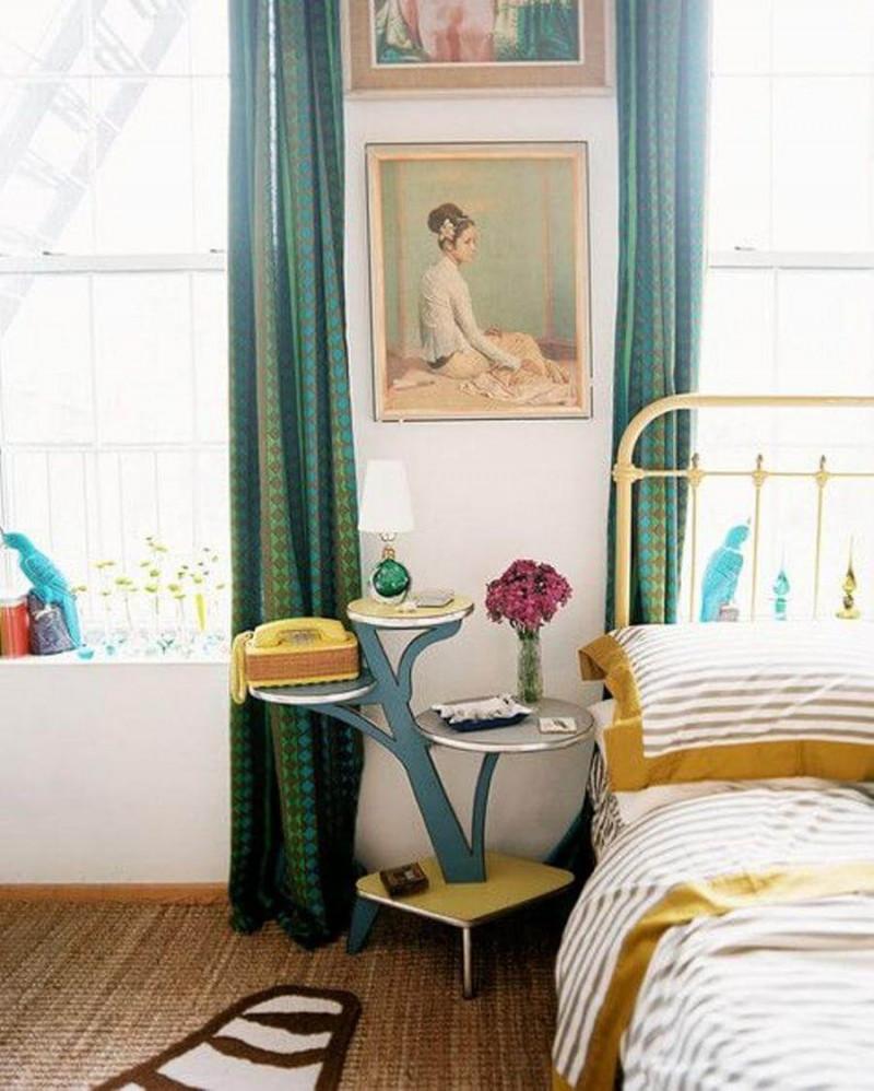 Стилизирано дръвче край леглото