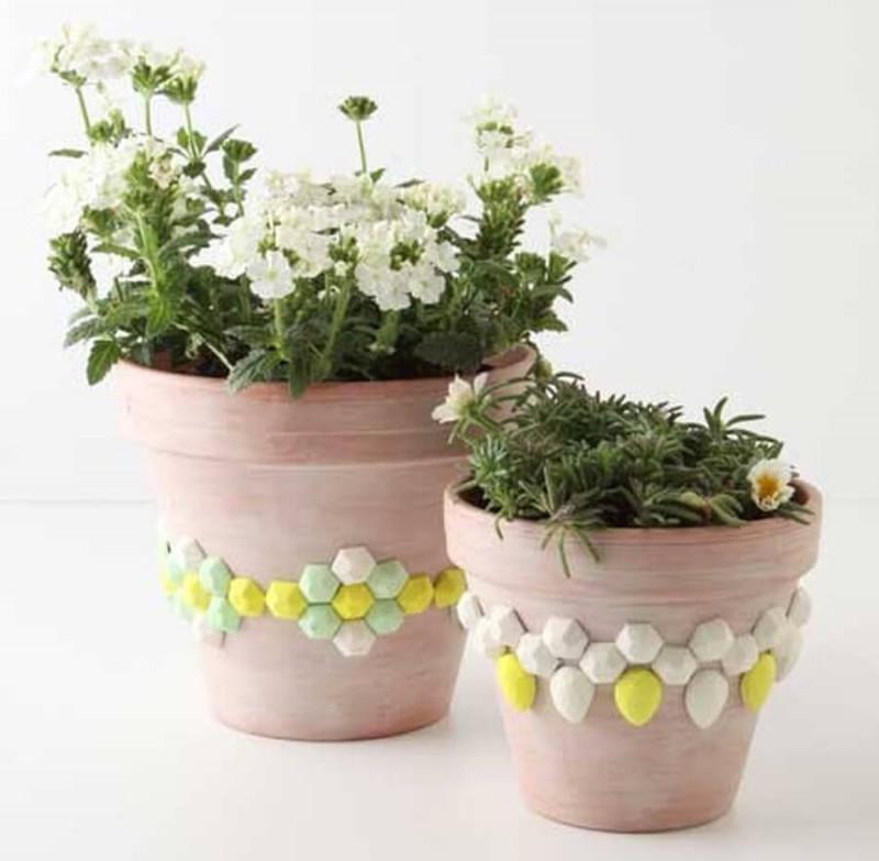 Декорирайте саксиите с камъчета