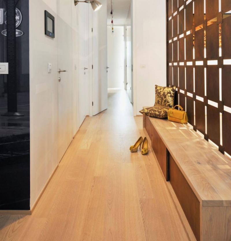 Ето я и пейката, за удобство в коридора