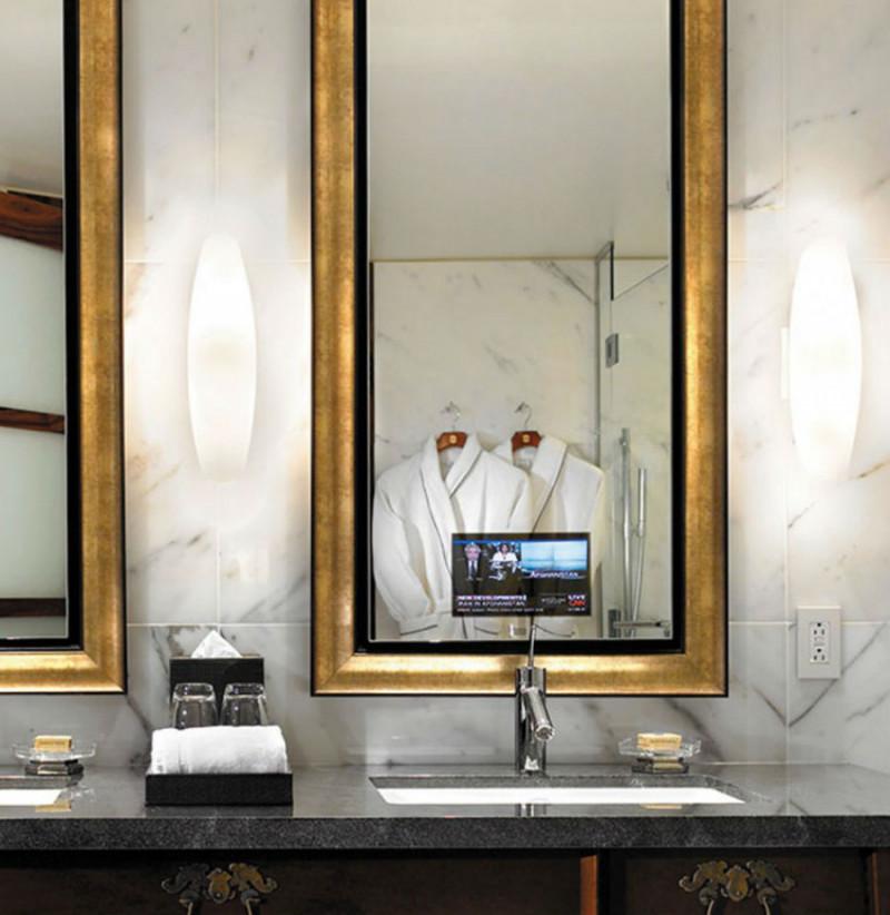 Мултимедия в част от огледалото за баня