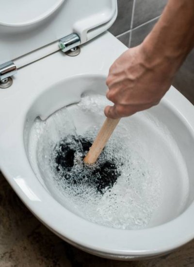 Отпушване на тоалетна