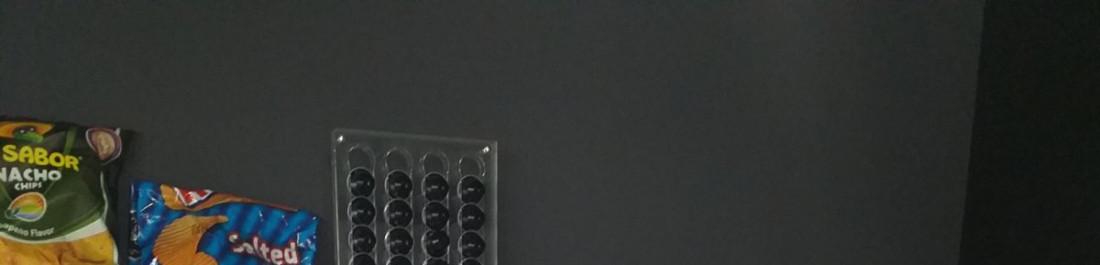 Диспенсър за топла, студена вода с вградени филтри.