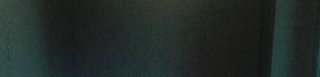 Тоалетна с мраморна стена