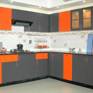 Сиво и ярко оранжево