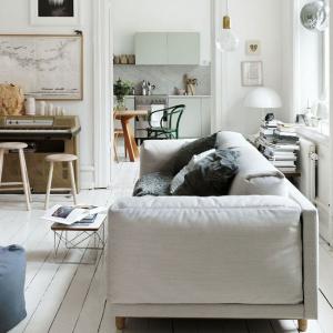 Не разполагайте дивана и фотьойлите до стената