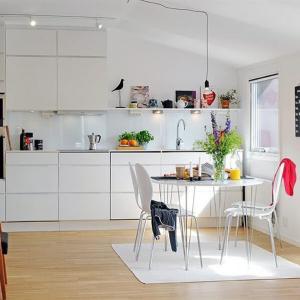 Свежа кухня в бяло