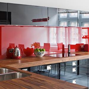 Червено и черно