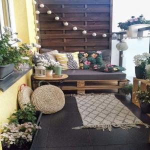 Уютен хол с красива гледка и свеж въздух!