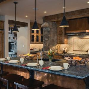 Рустик кухня в къщичка на хребет