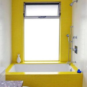 Баня в жълто