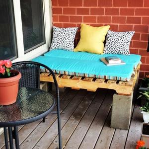 Осигурете височина и стабилност на дивана