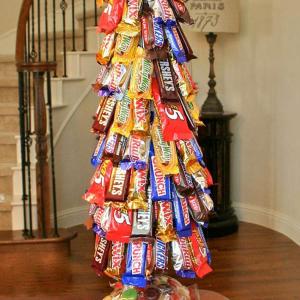 Коледно дръвче от лакомства