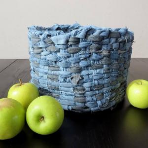 Как да си направите плетения кош от дънки