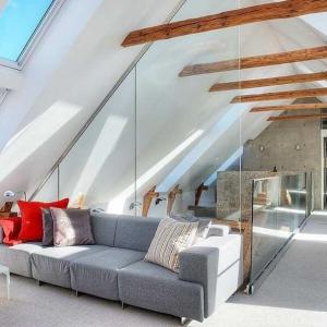 Приветлива мансарда с перспектива