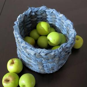 Вече си имате плетен кош от дънки!