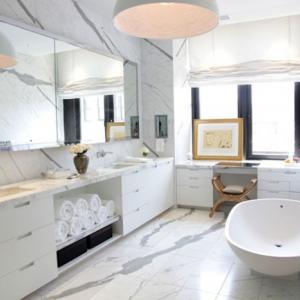 Модерна мраморна баня