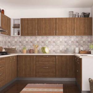 Тъмните дървени шкафове съчетайте със светъл кухненски плот